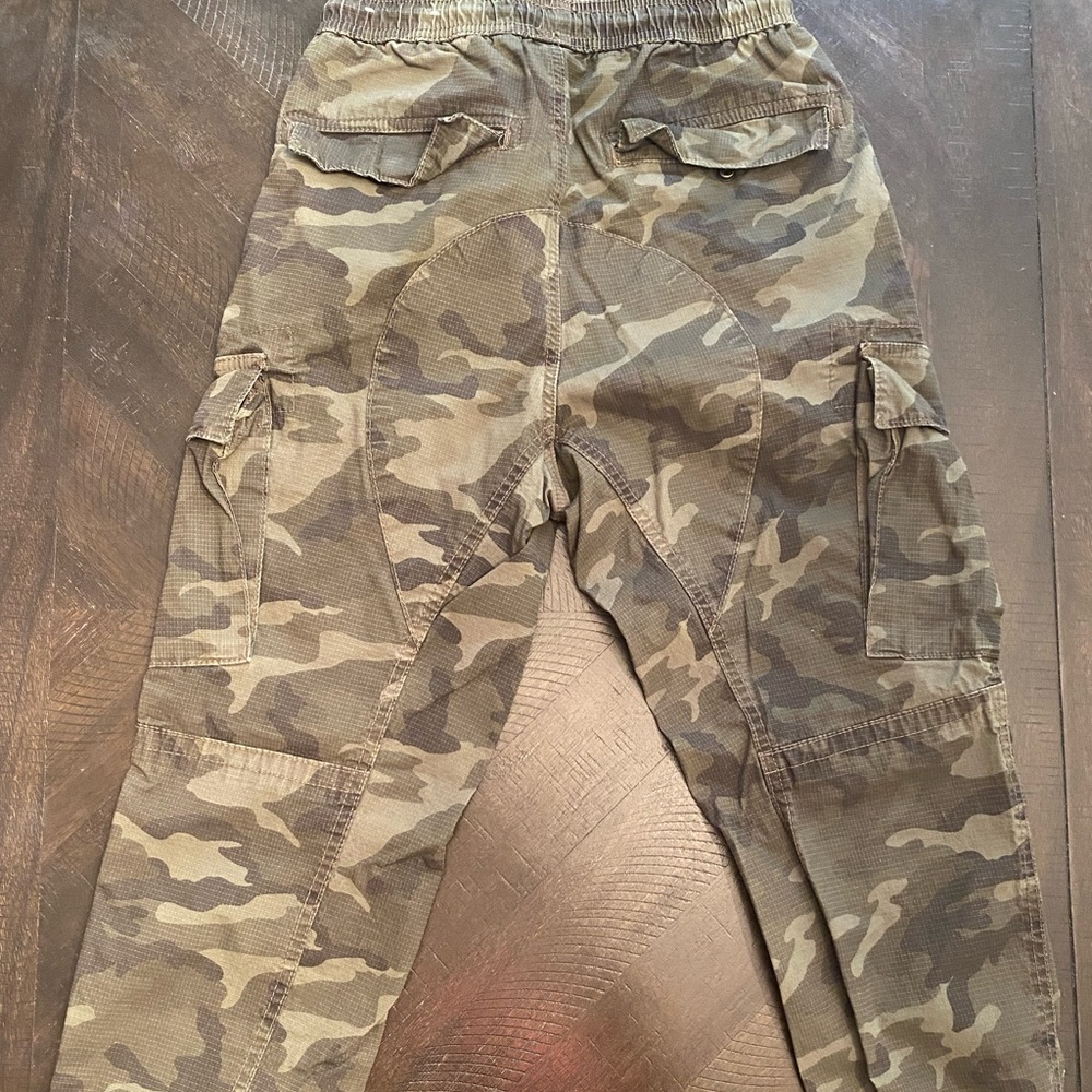 American Eagle men’s joggers.